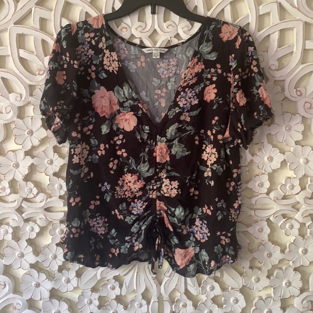 American eagle floral top scrunch front size M